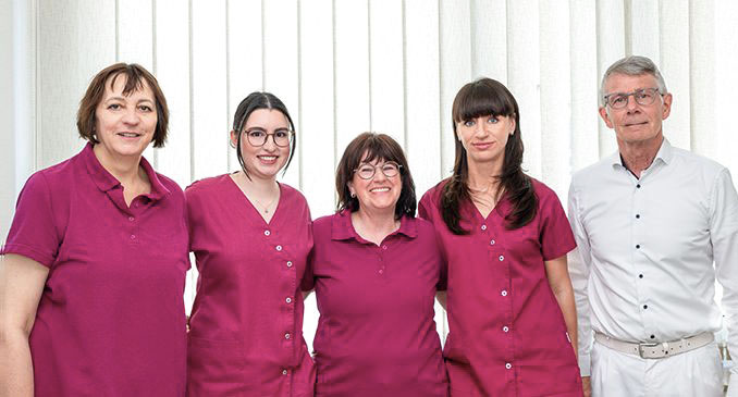 Facharzt Dr. Manfred Justen und Praxisteam der HNO-Praxis in Bochum